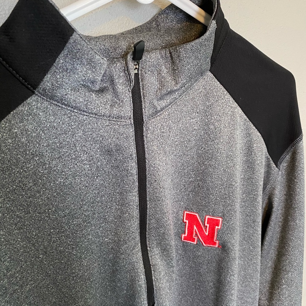 Nebraska Cornhuskers Men’s quarter zip gray Large